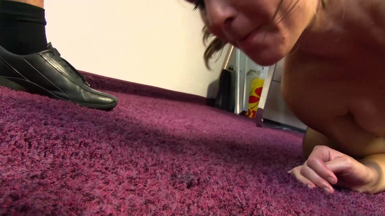 Amateur Pornos XXX: 독일 소녀 사무실 유혹과 야생 오럴