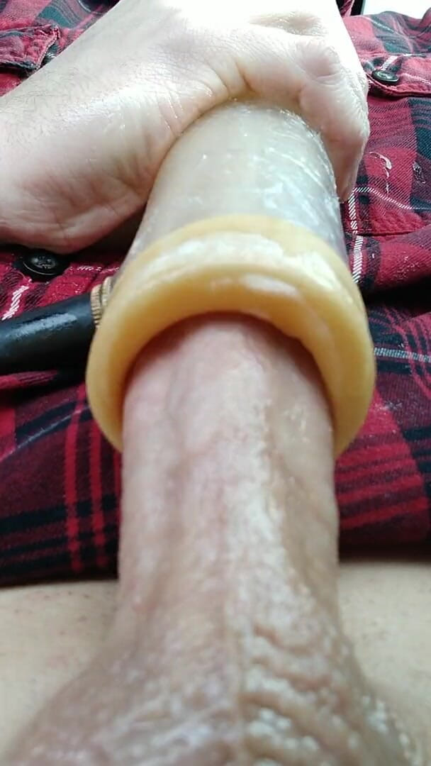 Big Daddy Dommmm: Sudut pandangan dekat mesin seks Venus dengan cepat menghisap hujung...