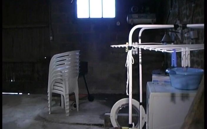 La France a Poil: Bayan evin her köşesinde sikiliyor!