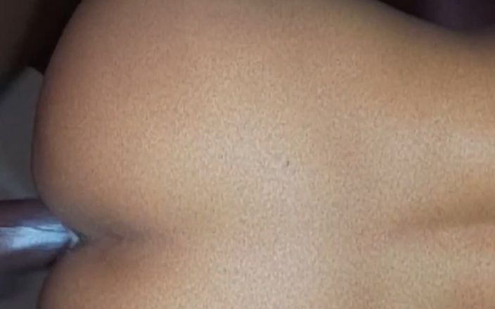 BongoXXX: De quatro o dia todo, gata