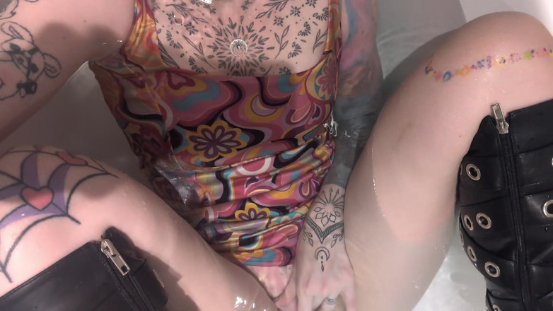 Goddess Transcendence: Mokrý boot fetiš a oblečená koupel moje špinavé tajemství po špatném rande