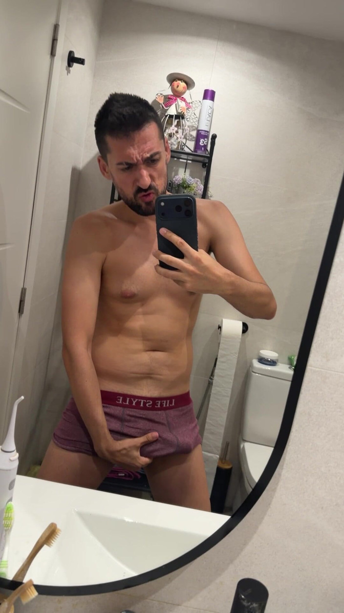 Liam Harding: Hot Stepdaddy Jerks off and Nuts in Bathroom