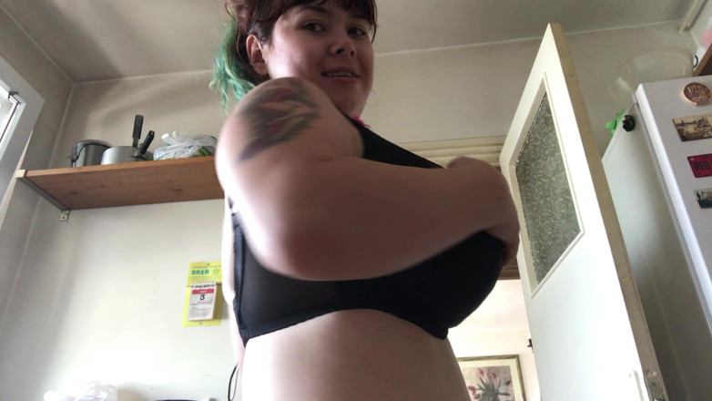 Roxanne Miller: Bra unboxing 34k