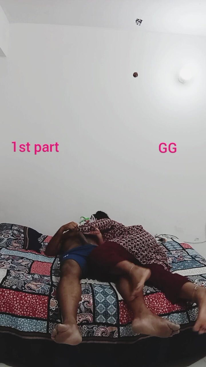 Girlgroup: Velký zadek bhabi nechá Debor šukat její díry - girlgroup