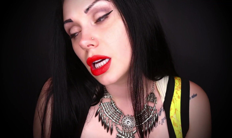 Goddess Misha Goldy: 我会用我的女神吐口水喂你 - 如果你好好地乞求我 - 电影 2 红色口红版