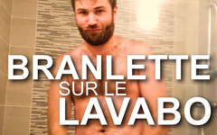 Doryann: Masturbarse en el fregadero