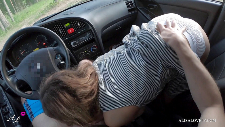 Alisa Lovely: Любительська пара трахається в машині на заході сонця на відкритому повітрі