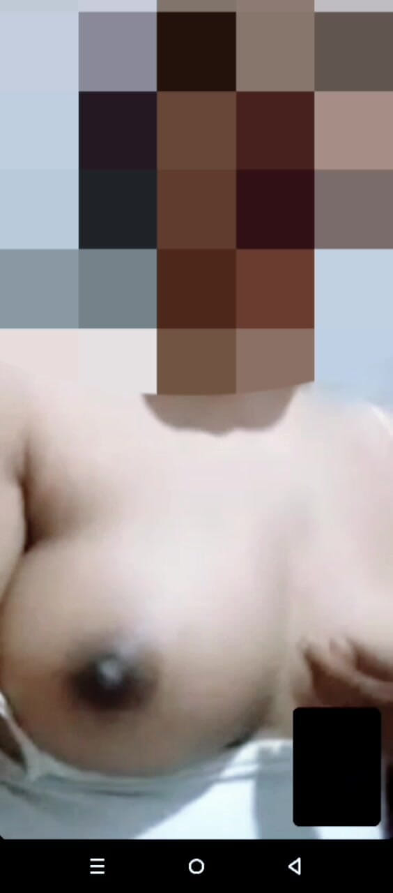 Astriana88: Wow, la mia matrigna mostra i suoi seni grandi.