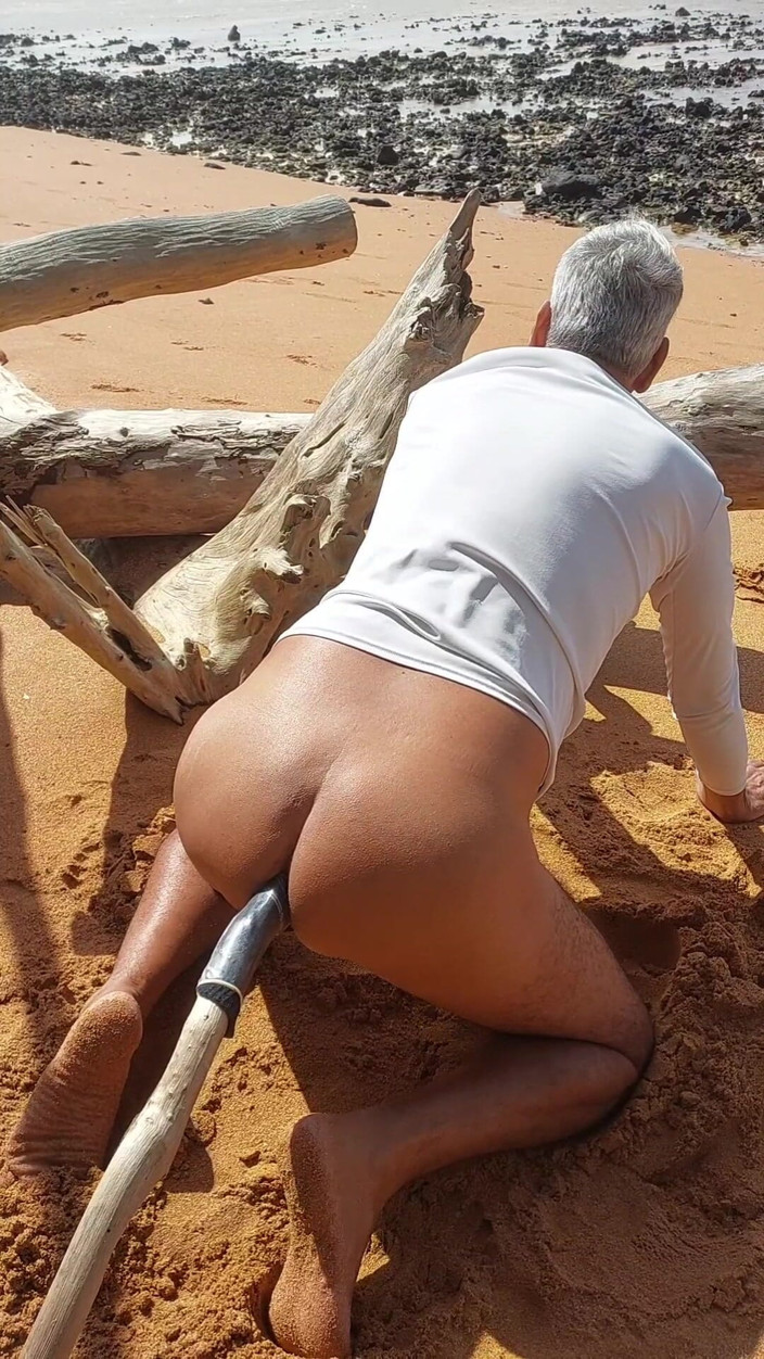 Ladysilvas: Ladysilva memecahkan pantat panasnya dengan zakar tebal besar di pantai