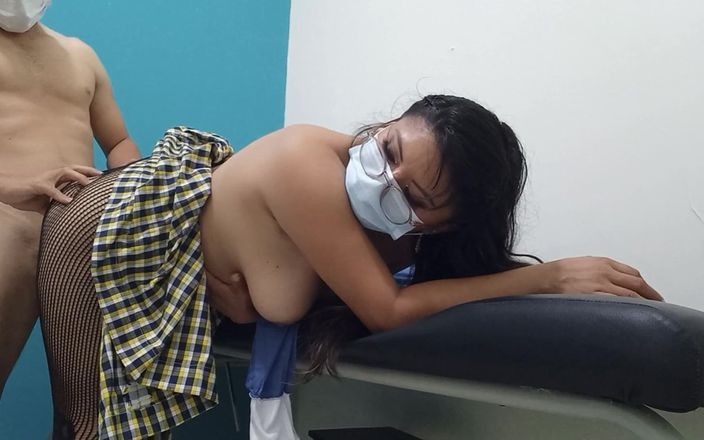 Goky: 学生在看到她做爱后，在她的常规妇科预约去看医生