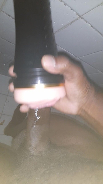 Black guy: S10 E3 mastürbasyon yapıyor