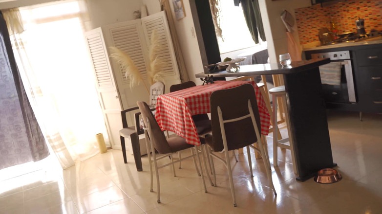 Isabel: Seu ladrão de clipe entra em casa e encolhe um...