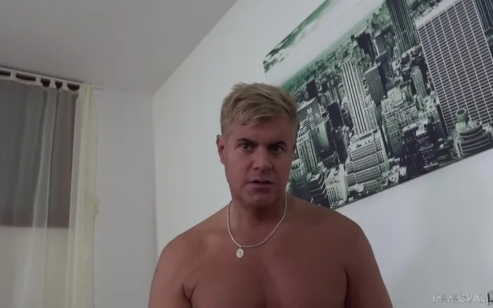 Immoral Live: Sienna Day závislá na orgasmu nutí šťastného chlapa, aby jí dal...