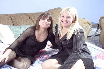 Radical Lesbian: Zralá a baculatá milf lesbosex