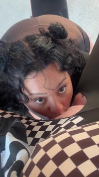 Whoopsie. Berolahraga, lalu ngentot cewek bodoh rambut pink