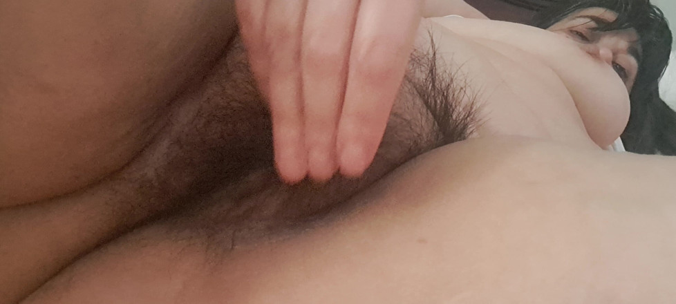 Mommy big hairy pussy: 玩弄成熟、多毛和角质的阴户