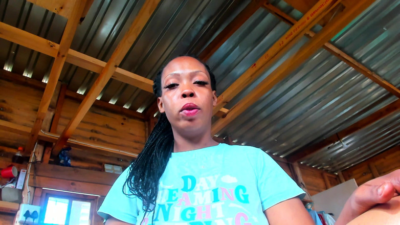 AnalEbony: Batendo palmas, se masturbando e abrindo minha bunda grande neste ângulo...