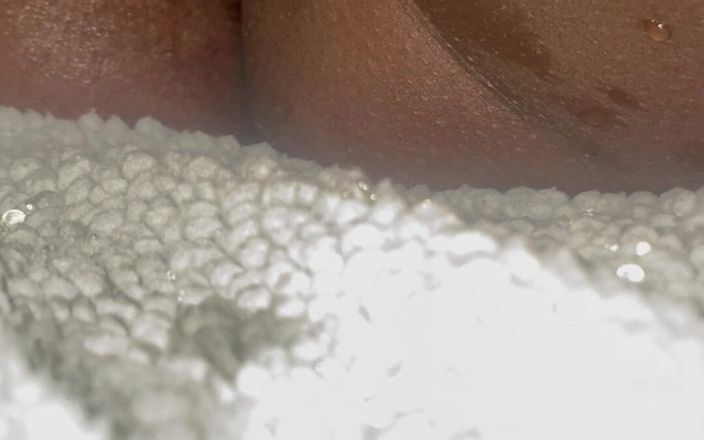 NaughtyMochaa: Ebony Squirts with Toy