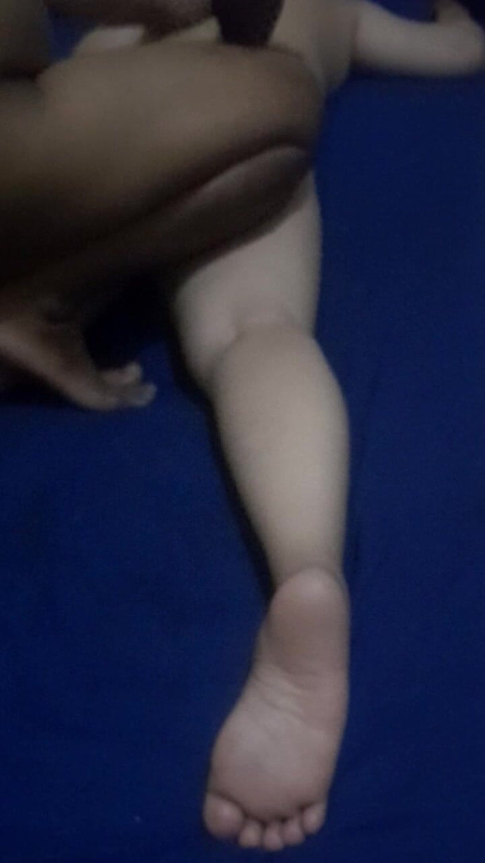 Angelina Pop: En massant le cul de tatie, je lui fourne ma...