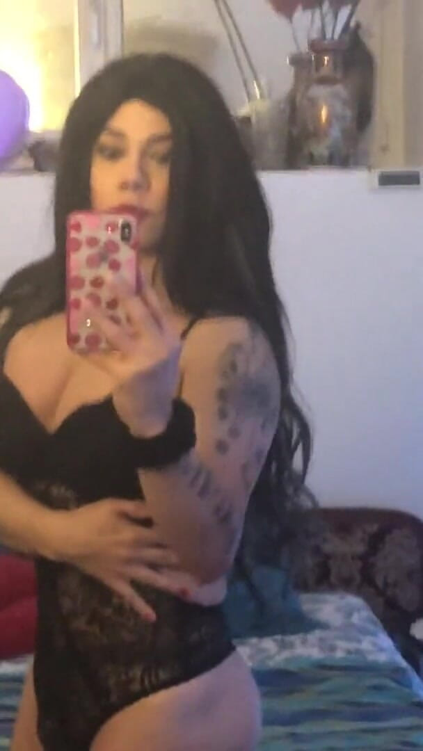 Tgirl Yaritza Vega: Electrónico