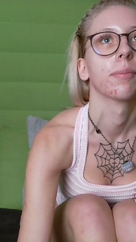 Younghannahde on the Couch