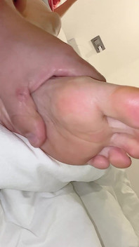 The Most Cute and Beautiful Feet Ever Get Massage in Best New York Salon