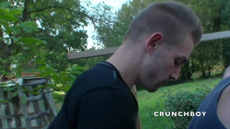 Gaybareback: Chicos franceses follando a pelo en exhib en un parque