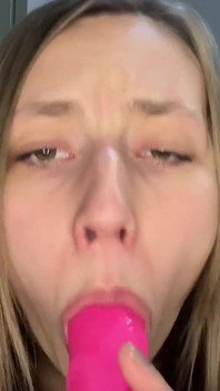Adventskalender 2. 12. Blowjob mit rosa dildo