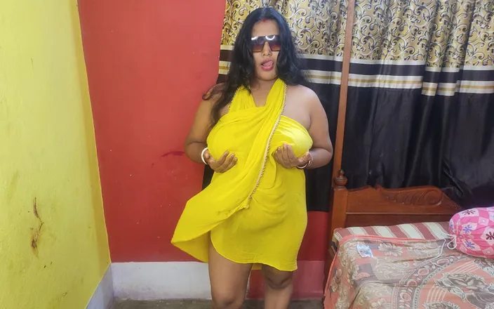 Indianbhabi2: Bengali boudi Squirting herself in her room with Vegetables