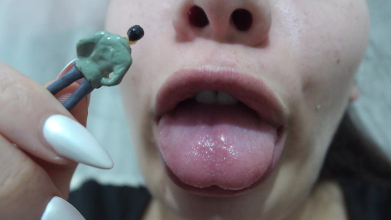 AmayaMori: Moje nevlastní sestra Obryně si za trest strčí do nosu...