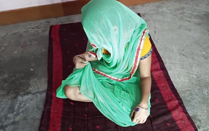 Asha Devi: Indische Desi-hausfrau im dorf
