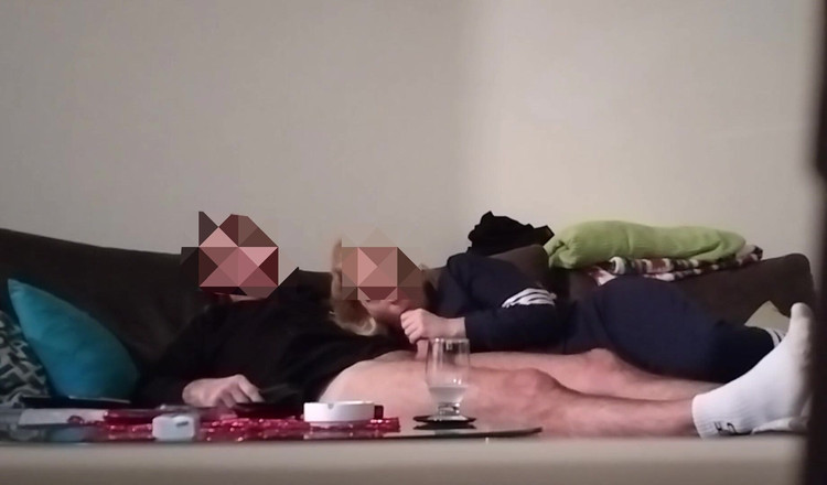 WesternSerbia: 妻が私のチンポを本当に上手にフェラしてくれます