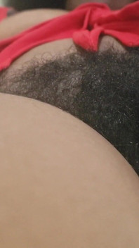 ソロの毛深いミルフの良いセックス - 毛深い秘部の親密な姿