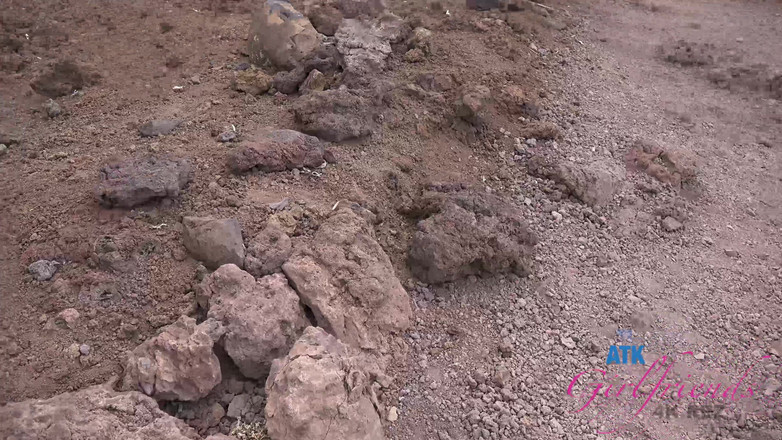 ATK Girlfriends: ローラは大きなコックを吸い、ストローク