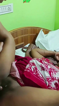 सुंदर टीचर की साड़ी में प्रिंसिपल के साथ हॉट चुदाई