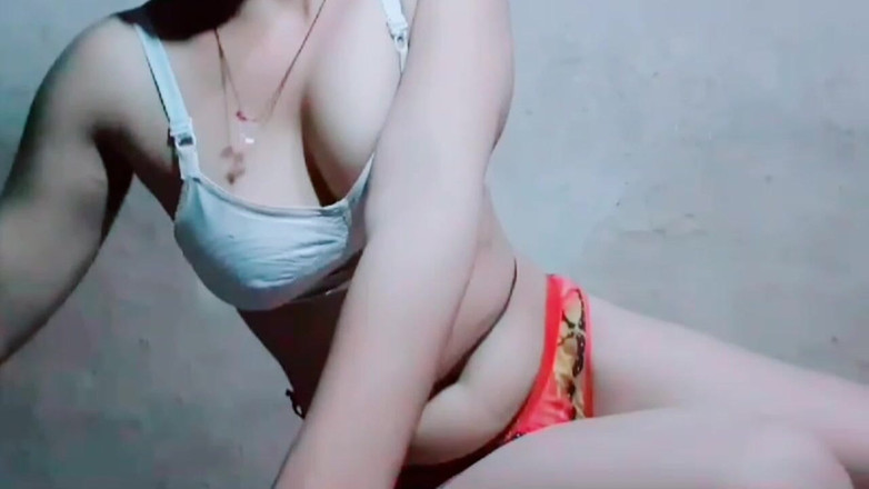 TricolorMusic3: Moje tělo touží po smyslnosti, nějak uklidňuji své tělo masturbací