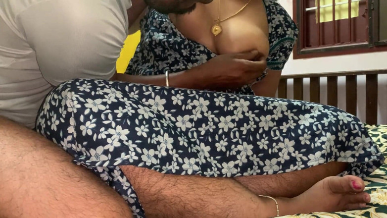 Karthi: Cowok tamil lagi asik nyepong toket dan jilat memek tante...