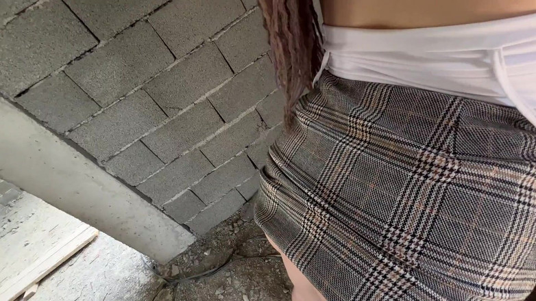 Mila Pie: 巨乳美女が廃屋で巨大なチンポに犯される