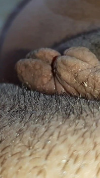 Moje kundička kape a můj oteklý klitoris se třese Z intenzivního orgasmu Z vibrátoru