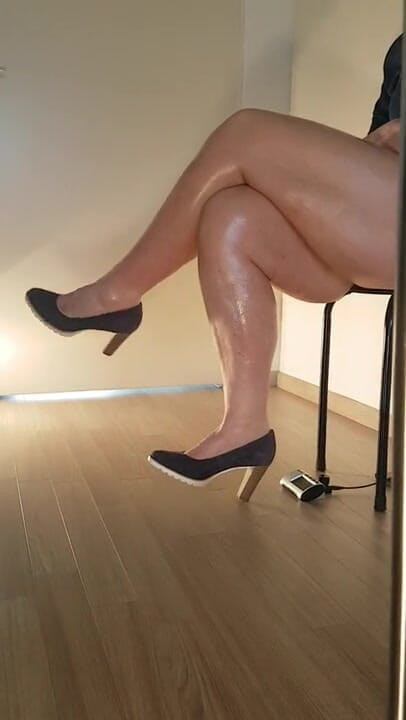 MisS Angel: Leggy trên sàn cứng đi giày màu xanh