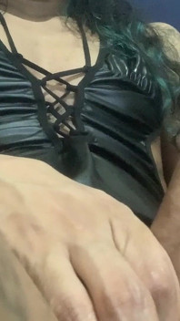 실리콘 보지를 박아주다가 그가 그녀 안에 사정할 때까지
