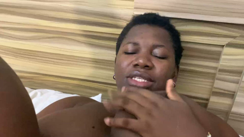 Africanbestsex007: Sexy Tlusté africké lesbičky šukají připínákem