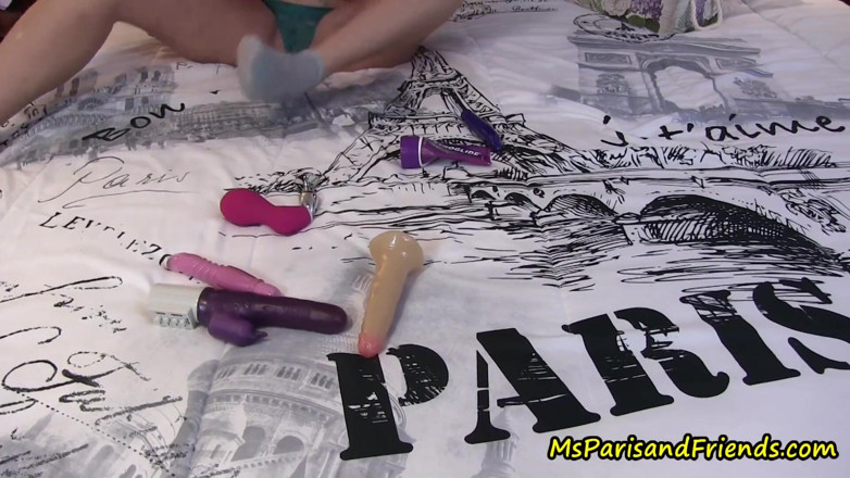 Ms Paris and Friends: ¿Qué pasa cuando el bill encuentra juguetes de madrastra?