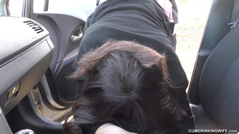Cumdrinking Wife: Cizinci šukají a chovají mě v mém autě