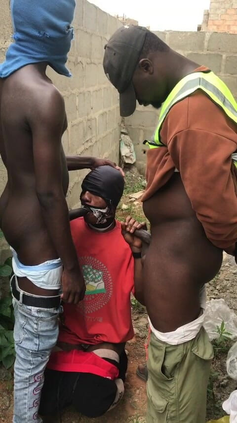 Sexylary: Mein stiefvater und sein freund ficken mich hinter einer eingezäunten...