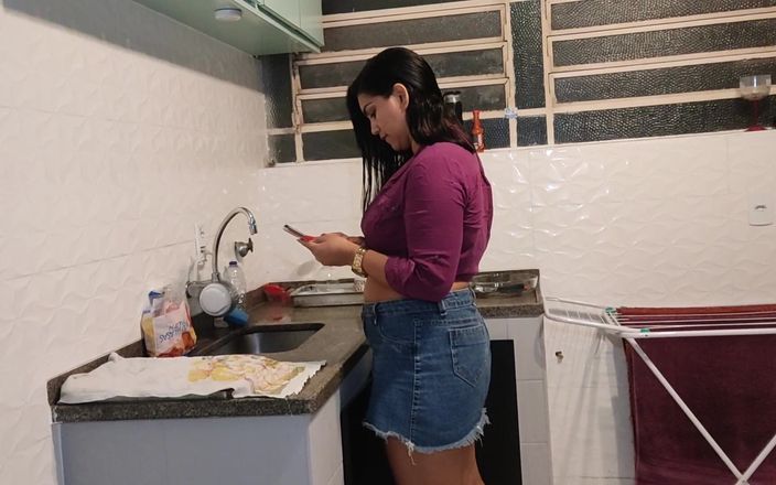 MARCIO BAIANO: 痴女は寝取られのベッドで別の男とセックスするために彼女の夫を市場に送りました