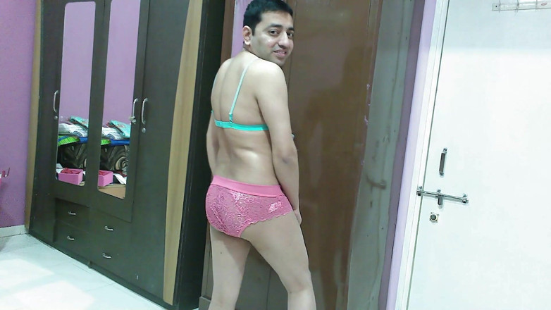 Cute & Nude Crossdresser: สาวน้อยครอสเดรสเซอร์ตัวหวาน รู้สึกเสียวมากในเซ็ตบรา-กางเกงในลูกไม้สีชมพูเซ็กซี่
