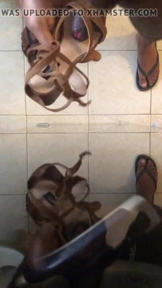 Sexy sereppu: Yeni sandalet deniyor