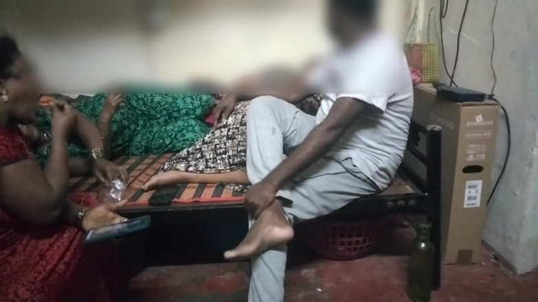Tamil lesbian: vidiyo aur seks ke baare men samooh gandi baat kar...