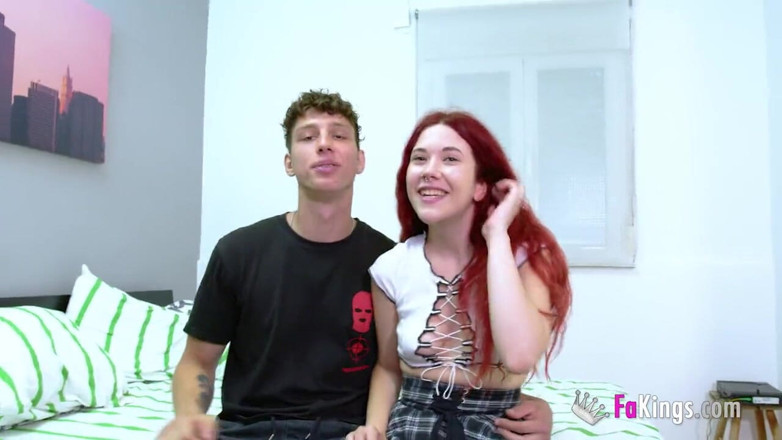 FAKings: Crow Sniff, 19 ans, nous montre sa capuche : elle adore se...